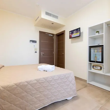 萨兰托米尔弗朗酒店 托雷圣乔万尼乌