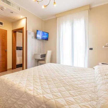 萨兰托米尔弗朗酒店 3* 托雷圣乔万尼乌