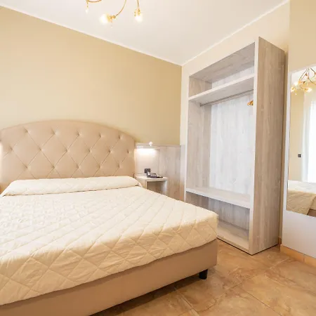 酒店 萨兰托米尔弗朗酒店